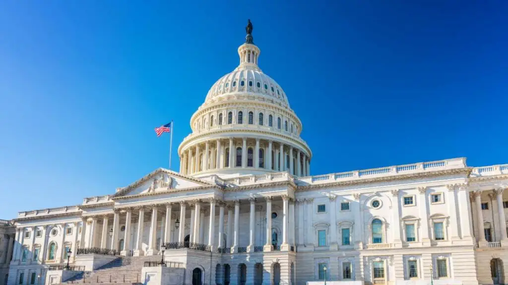 coinbase-rallies-behind-2-landmark-crypto-bills—52m-us-owners-await-congress-–-bitcoin.com-news